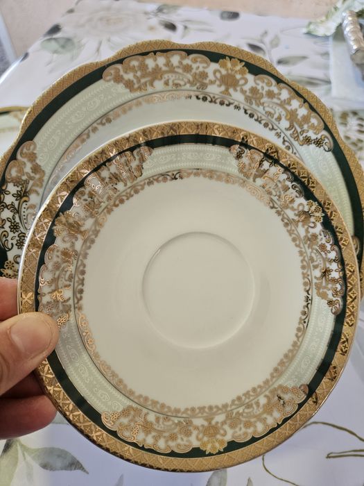 Продам сервис на 12 персон,  100 предметов