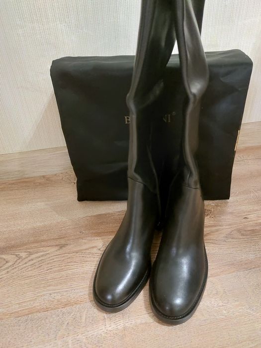 Продам женские сапоги