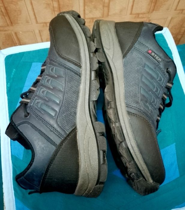 Продаю мужские водонепроникающие кросовки