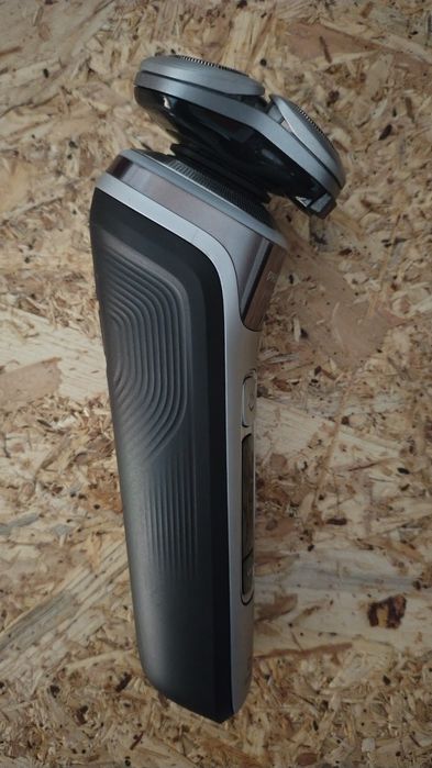 Aparat electric de barbierit PHILIPS Seria i9000 Pestige XP9204/30, barbierit umed/uscat, cap Precision Flexing 360, tehnologie Triple Action Lift&Cut