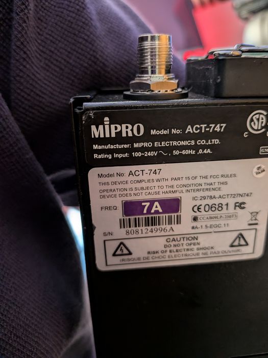 Receptor wireless profesional pentru microfoane, modelul MIPRO ACT-747