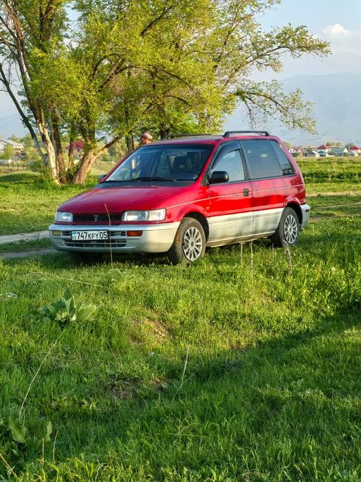 Mitsubishi space runner 1993 года