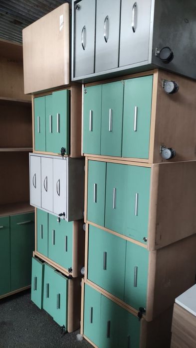 Тумбы офисные на роликах