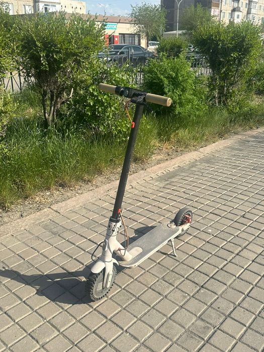 Продам электро самакат ксиоми