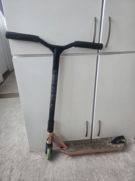 Vând 2 trotinete adulți si o trotineta copil