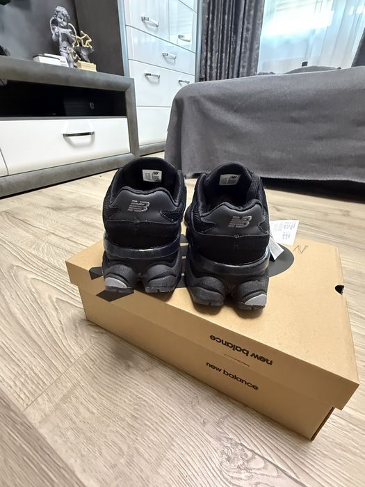 Adidasi New Balance 9060