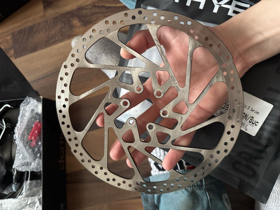 TRP DH-R Evo cu discuri de 203mm