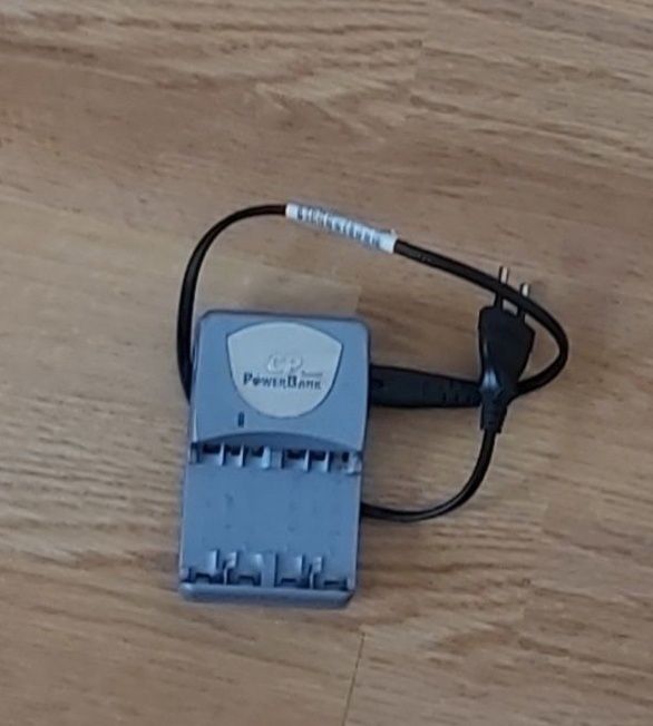 Încărcător GP PB03GS Travel
4 canale independente