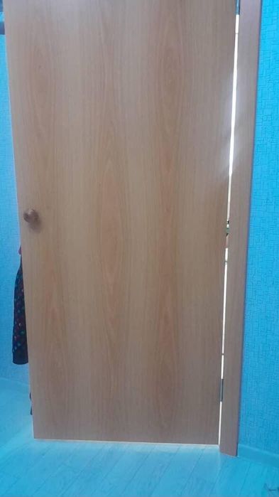 Продам Двери 2000