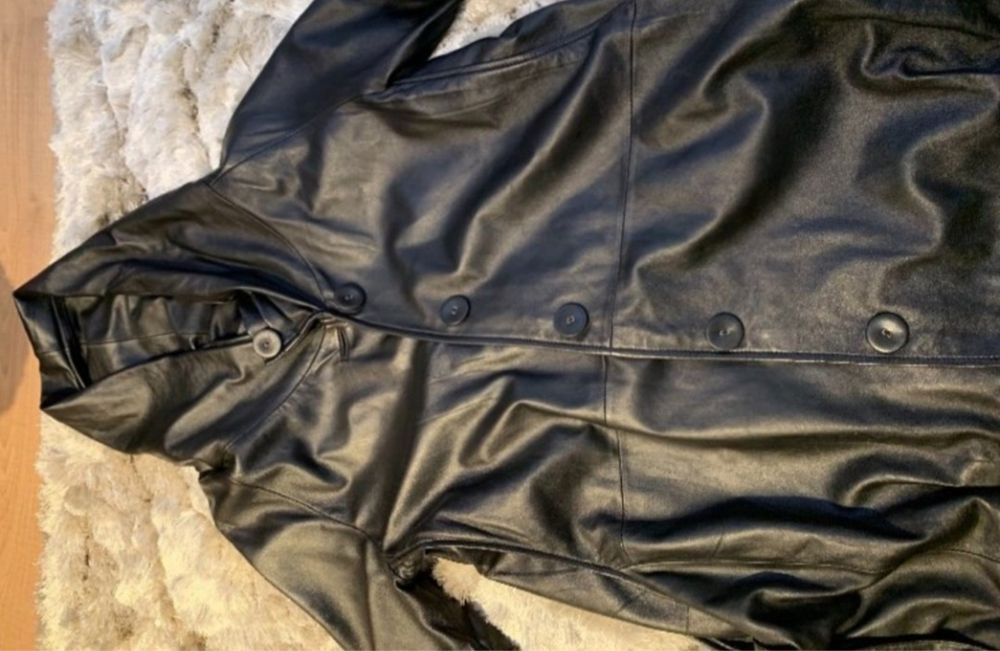 Gucci дамско кожено яке/тип елек ,оригинал