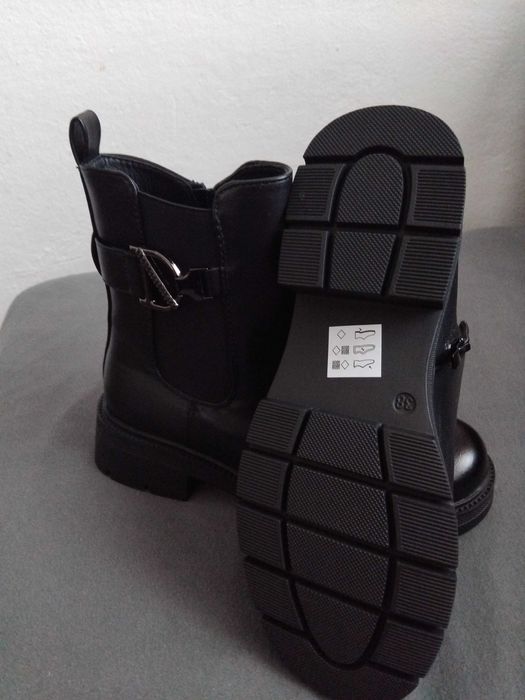 De vanzare botine nr 38 sunt noi