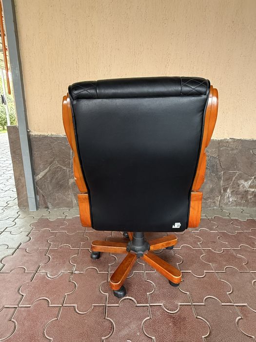 Продам Добротное Офисное кресло