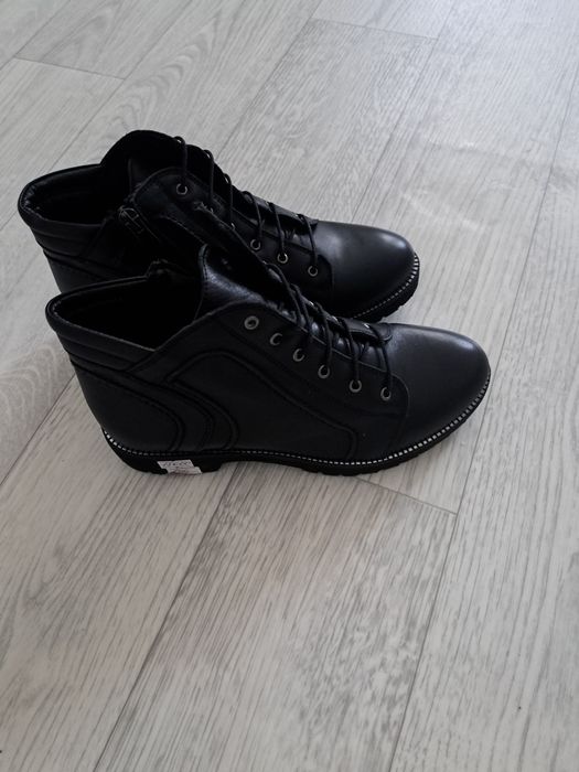 Продам кожанные ботинки