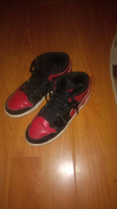 Air Jordan  1  Retro High OG "Satin Bred"