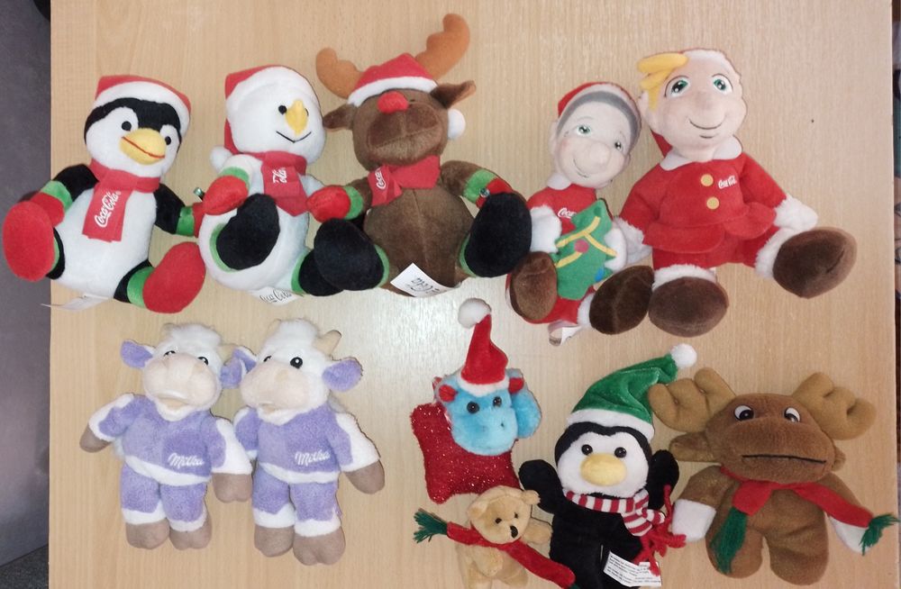 Плюшени играчки, пясъчен часовник, порцеланови гипсови фигурки, чаши