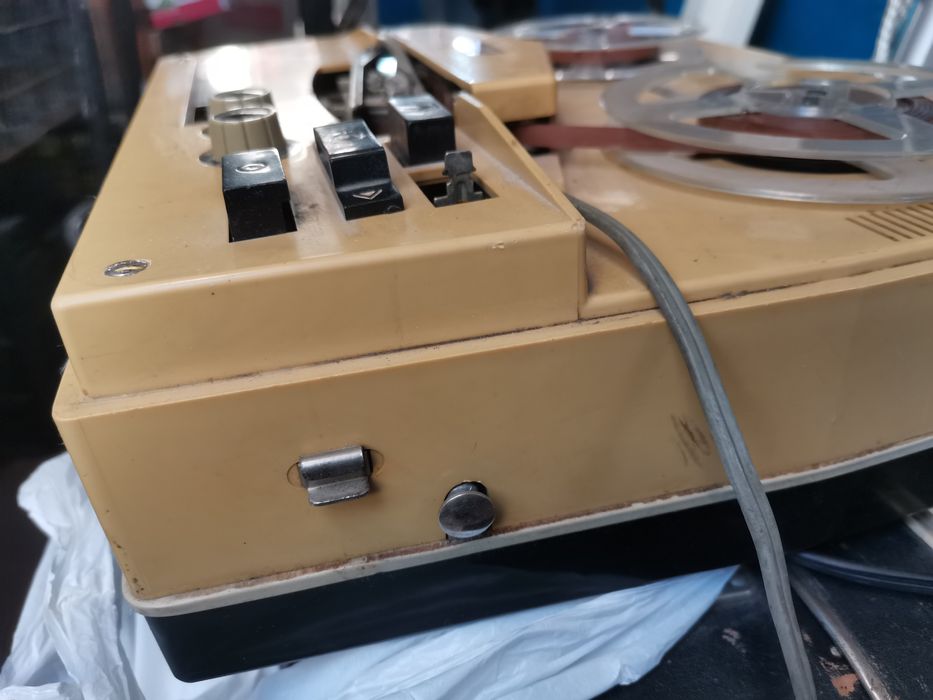 Tesla transistor b41, магнитофон ретро, работещ