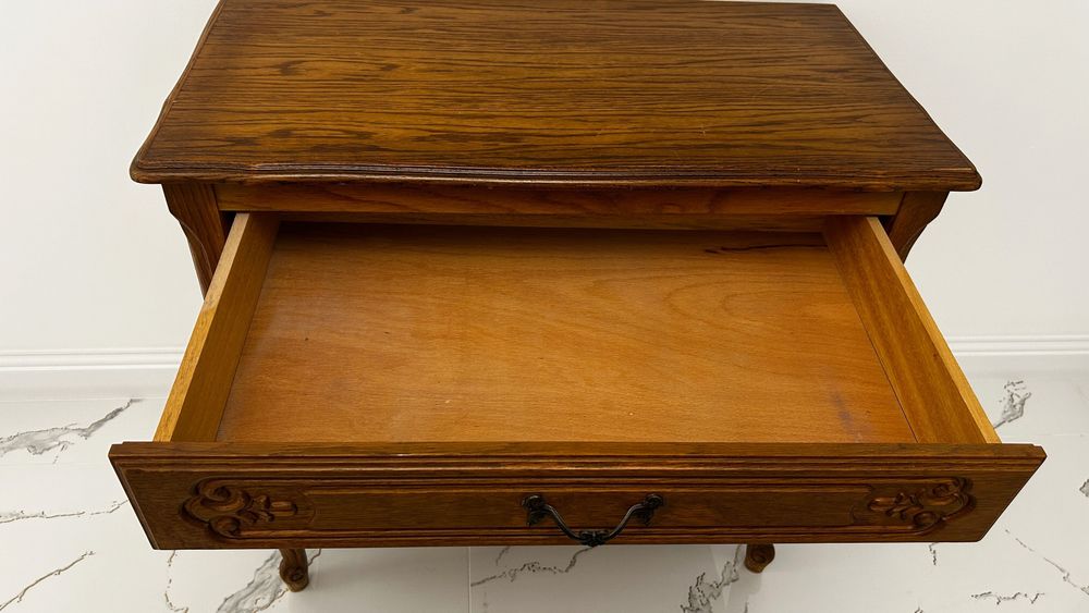 Comodă în stil clasic din lemn masiv