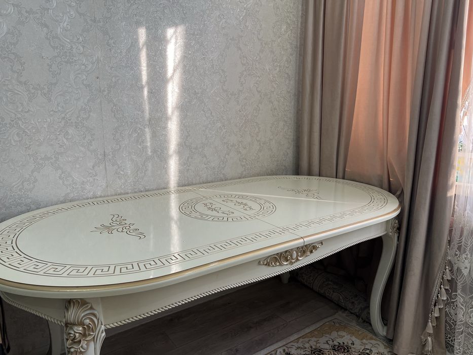 Стол со стульями