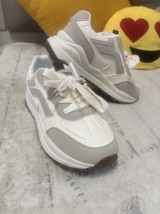 Продам крассовки новые