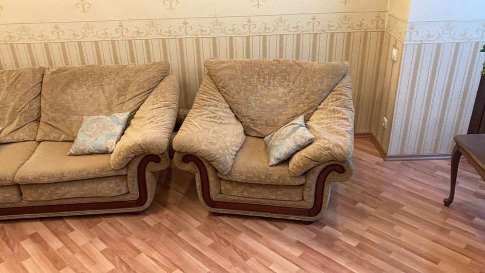 Продам диван и два кресла