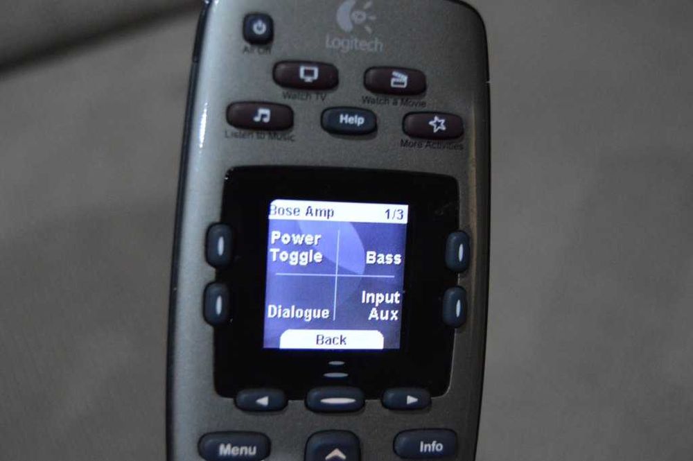 Telecomandă Universală Logitech Harmony 650 – Control Complet 8 în 1