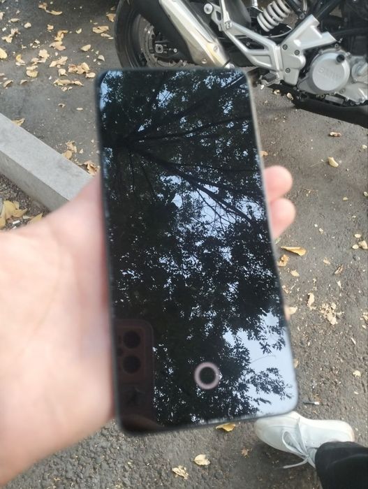 Poco f6 12/512gb