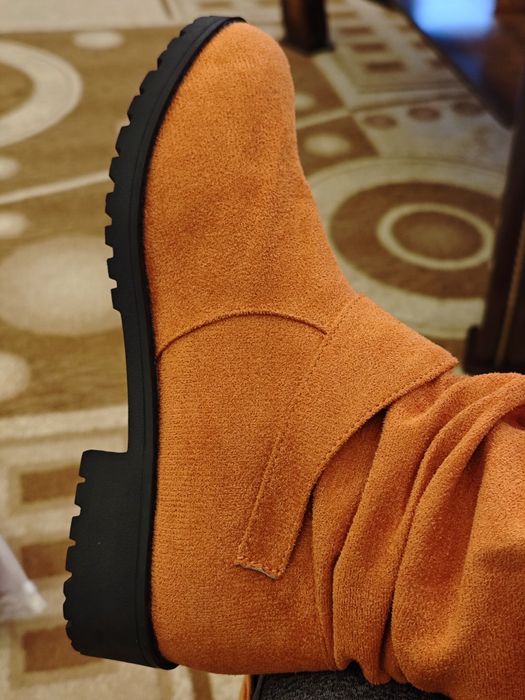 Новые рыже-коричневые сапоги