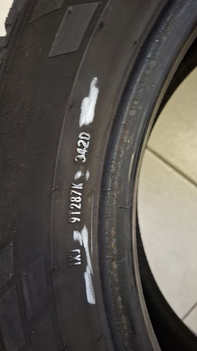 Зимна бусова гума Continental 215 60 17С