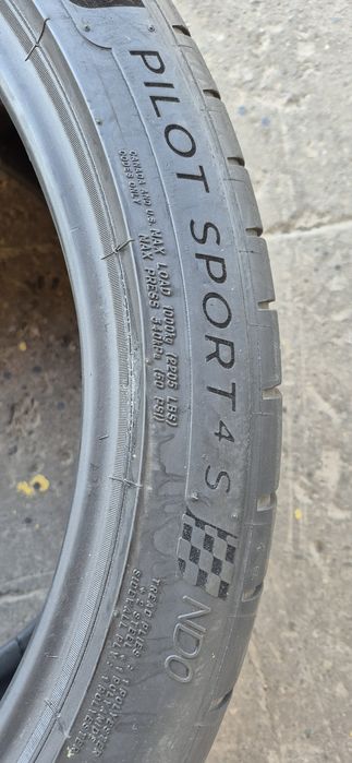 2 anvelope vara Michelin 325/30/21,dot 2021.Pretul este pe bucata.