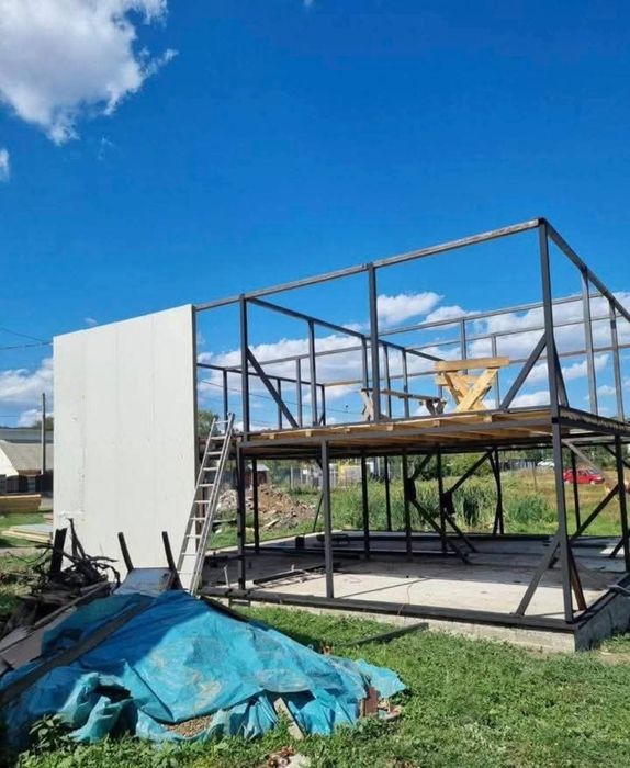 Vând casa pe structura metalica 10x7