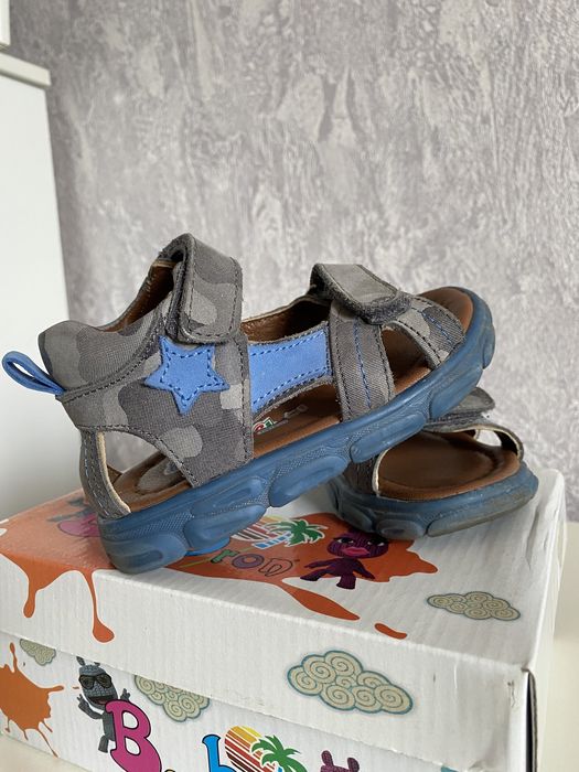 Детский сандалии