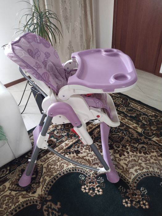Детский столик для кормления.