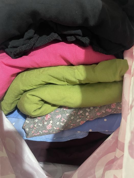 Отдам даром женские вещи