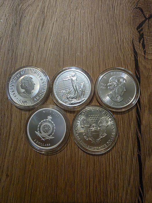 Vând monede din argint 1 oz (31,1 g), puritate .999