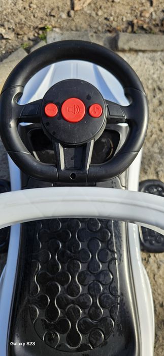 Продавам детска музикална  количка с родителски контрол