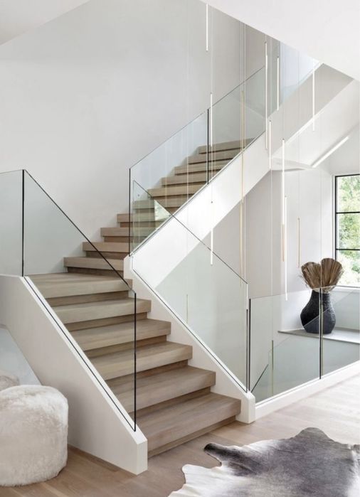 Перила стеклянно  огрождения лестница