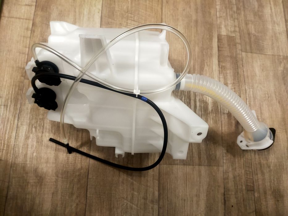 Бачок омывателя RAV4