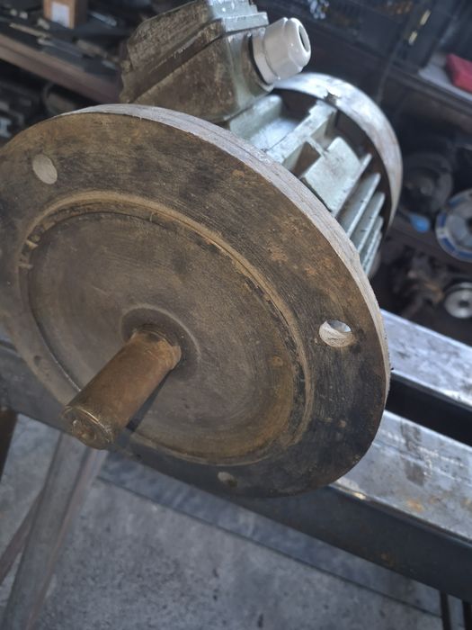 Motor bormasina trifazat