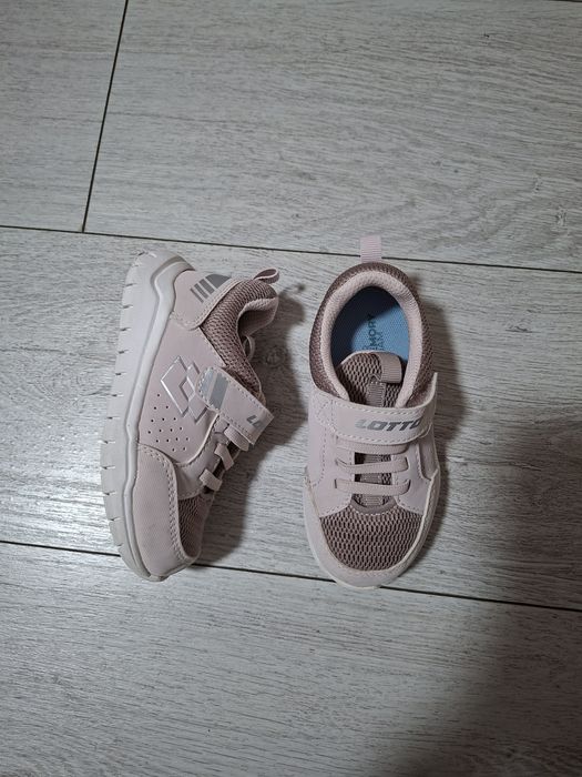 Vând adidași de firmă