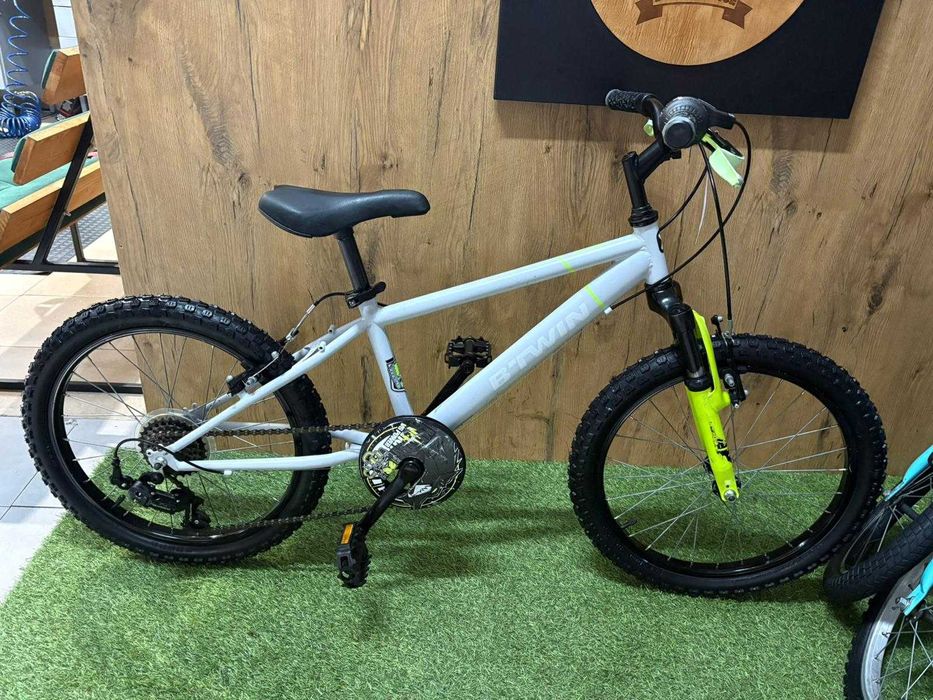 Bicicleta B-TWIN cu roti pe 20''