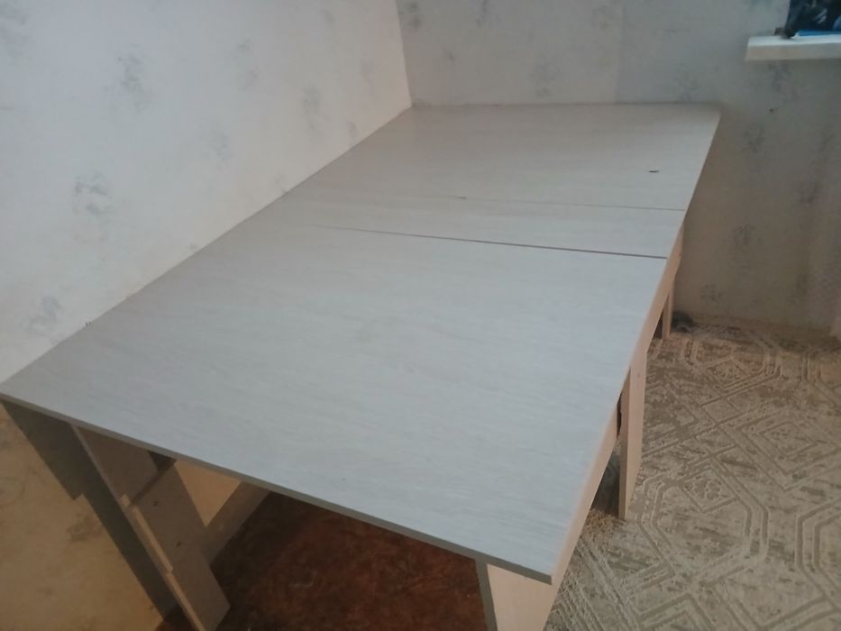 Биік стол сатылады