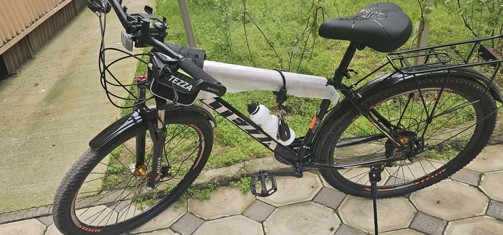 Vellik sportivniy sumkachasini ichida kulichi boshko anjomlariyam bor