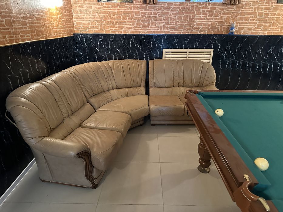 Продам кожанный диван углавой