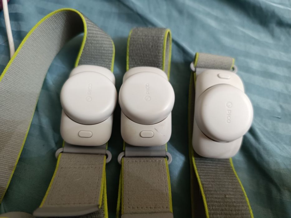 Pico 4 256GB + 3 Pico Motion Tracker 2 | VRChat Full Body