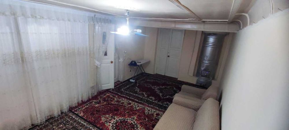 Себзорда Уй сотилаdi.