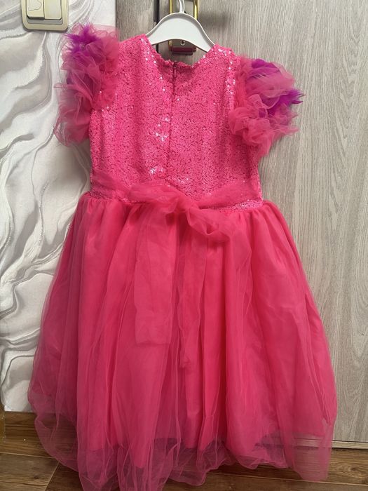 Платье деткое продам