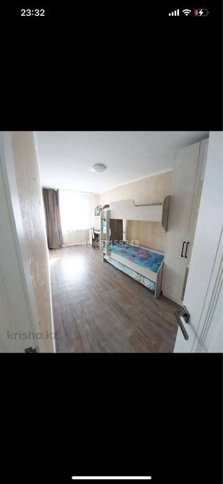 3х ярусная кровать и шкаф