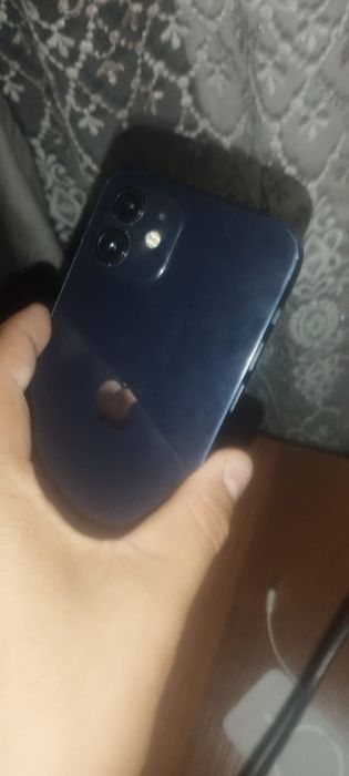 Продам айфон 12