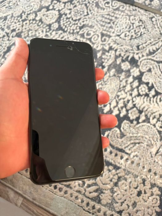 Продам айфон 8 plus