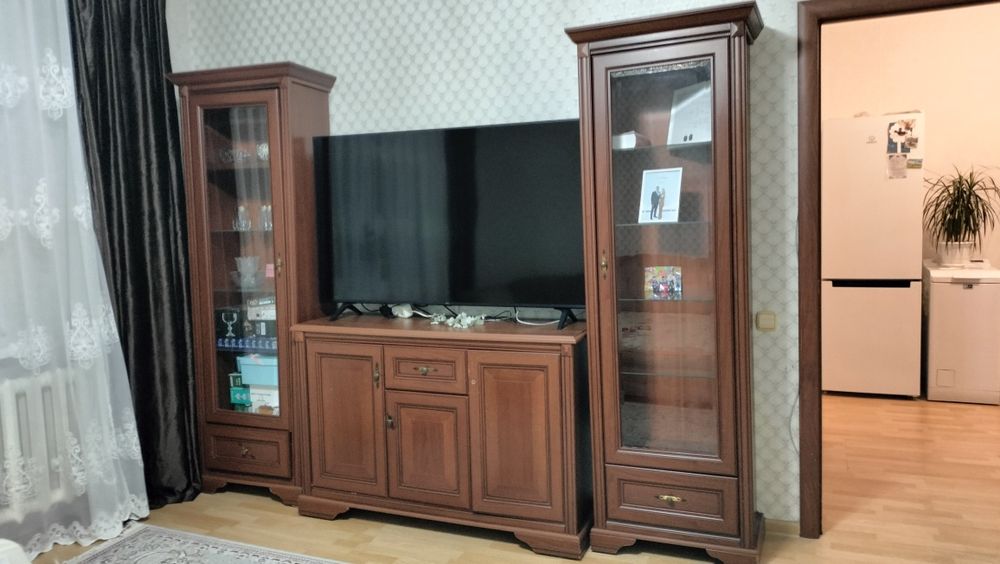 Для зала стенка,,,